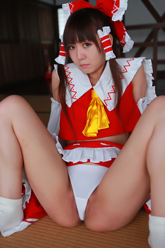 [Cosplay] Reimu Hakurei with dildo and toys - Touhou Project Cosplay